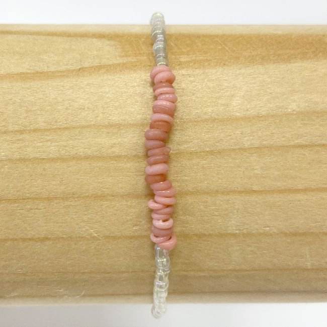 Armbandje | Parelmoer glaskraal met roze kralen