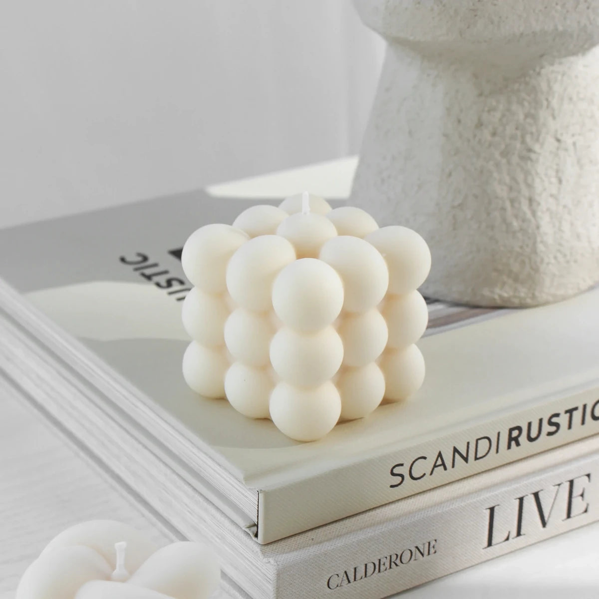 Bubbelkaars creme op boek