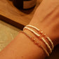 Armbandje Witte glaskraal met roze