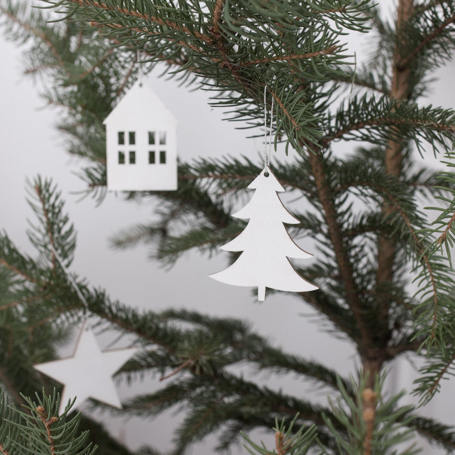 Houten kerst hanger dennenboom wit
